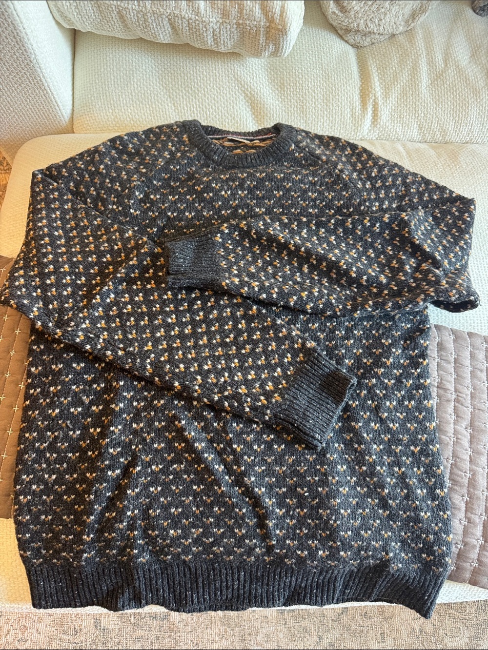 Men's Faherty Crewneck Fair Isle Sweater - Charcoal with Cream Accents